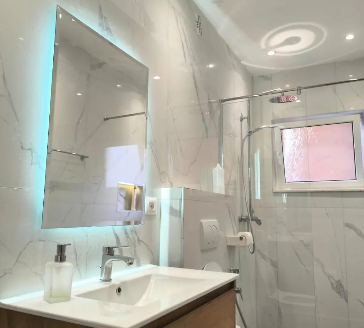 Myslym Shyri Lovely Top Apartment Tirana